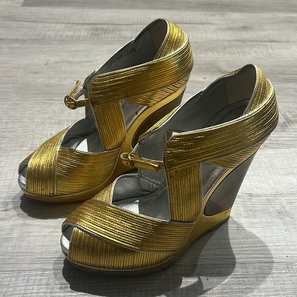YSL Gold Wedges - Picture 2 of 3